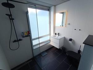 Koupelna v ubytování Large family home/base in Southern-Limburg