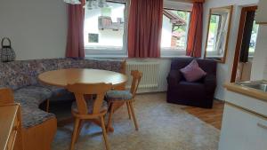 A seating area at Appartment Florian