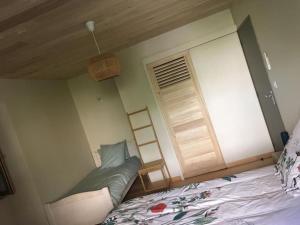 Posteľ alebo postele v izbe v ubytovaní La Maison de LAZ , maison de caractère entièrement rénovée 2022
