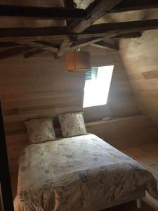 Posteľ alebo postele v izbe v ubytovaní La Maison de LAZ , maison de caractère entièrement rénovée 2022