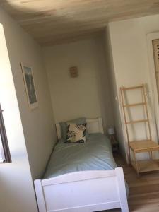 Posteľ alebo postele v izbe v ubytovaní La Maison de LAZ , maison de caractère entièrement rénovée 2022