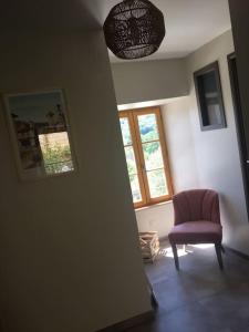 Posedenie v ubytovaní La Maison de LAZ , maison de caractère entièrement rénovée 2022