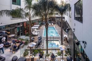 Shashi Hotel Mountain View Palo Alto内部或周边的泳池
