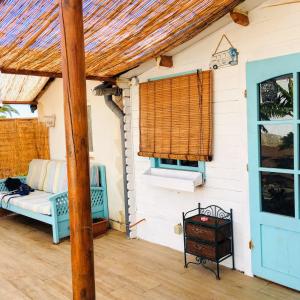 Fotografie z fotogalerie ubytování Beautiful Bungalow en VV con wifi,netflix cerca del mar v destinaci Las Galletas