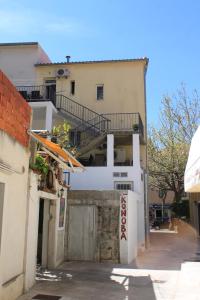 Fotografia z galérie ubytovania Apartments with WiFi Omis - 6772 v Omise
