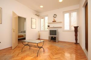 Fotografia z galérie ubytovania Apartments with WiFi Omis - 6772 v Omise