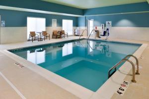 Πισίνα στο ή κοντά στο Holiday Inn Express & Suites - Ottumwa by IHG