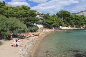 Fotografia z galérie ubytovania Apartments by the sea Duce, Omis - 8633 v Omise