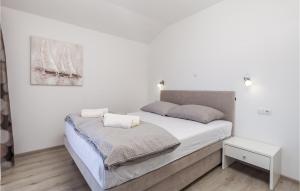 Łóżko lub łóżka w pokoju w obiekcie 3 Bedroom Lovely Home In Banjol