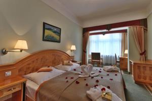 Postel nebo postele na pokoji v ubytování Parkhotel Golf Marianske Lazne