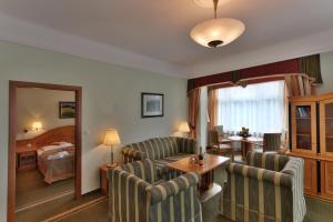 Posezení v ubytování Parkhotel Golf Marianske Lazne + 37 fotografií