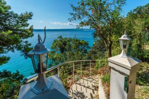 Fotografie z fotogalerie ubytování Apartments by the sea Pisak, Omis - 6897 v destinaci Mimice