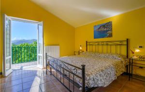 Posteľ alebo postele v izbe v ubytovaní 2 Bedroom Beautiful Home In Framura