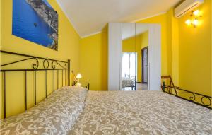 Posteľ alebo postele v izbe v ubytovaní 2 Bedroom Beautiful Home In Framura