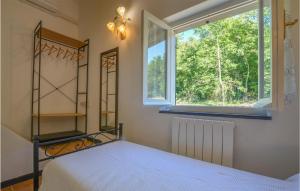 Posteľ alebo postele v izbe v ubytovaní 2 Bedroom Beautiful Home In Framura