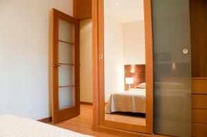 Cama o camas de una habitación en Apartamentos María Luisa