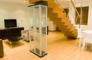 Una televisión o centro de entretenimiento en Apartamentos María Luisa