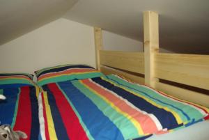 Posteľ alebo postele v izbe v ubytovaní Cihlářská bouda, apartmán 307