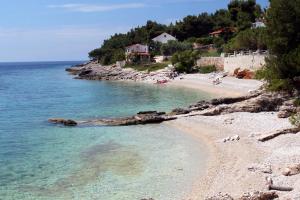 Zdjęcie z galerii obiektu Apartments by the sea Zavala, Hvar - 2986 w mieście Zavala
