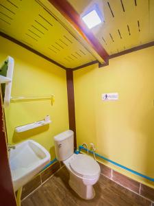a bathroom with a toilet and a sink at Baan Rung Tawan in Ban Bang Nao