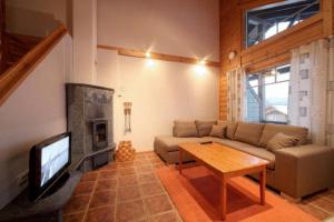 Predel za sedenje v nastanitvi Himoshovi Cottages