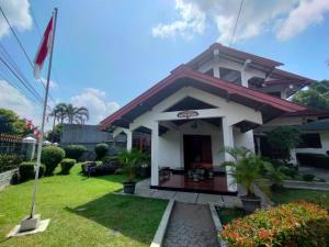 a house with a flag in front of it at Omah Pelem Yogya in Yogyakarta