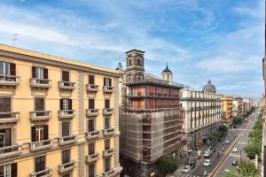 Vista generica su Napoli o vista sulla città dall'interno del bed & breakfast