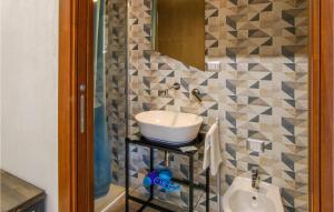 Kúpeľňa v ubytovaní Cozy Apartment In Porto Santelpidio
