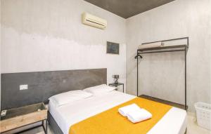 Posteľ alebo postele v izbe v ubytovaní Cozy Apartment In Porto Santelpidio