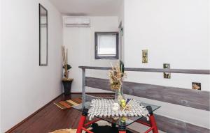 Galeriebild der Unterkunft 4 Bedroom Stunning Home In Plaski in Plaški