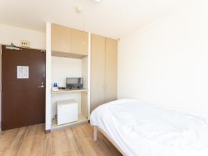 a small bedroom with a bed and a desk at Tabist Daibou Ichihara Mens Only in Ichihara