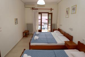 Postel nebo postele na pokoji v ubytování Giotis apartments