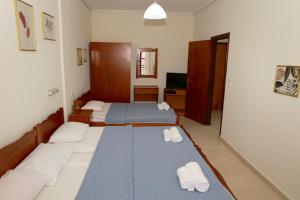 Postel nebo postele na pokoji v ubytování Giotis apartments