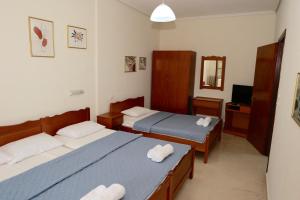 Postel nebo postele na pokoji v ubytování Giotis apartments