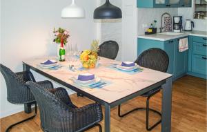 Η κουζίνα ή μικρή κουζίνα στο Beautiful Apartment In Binz Ot Prora