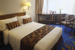 A bed or beds in a room at The Kimberley Hotel