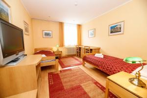 Telewizja i/lub zestaw kina domowego w obiekcie Grand Hotel