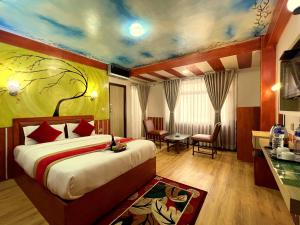 Postel nebo postele na pokoji v ubytování Thamel Seasons Hotel