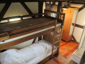 a couple of bunk beds in a room at Ferienwohnung Flurerturm in Beilngries