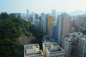 Otelden çekilmiş Hong Kong şehrinin genel bir manzarası veya şehir manzarası