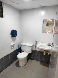 Ванна кімната в GALAXY HOME Batu Ferringhi