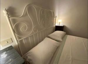 เตียงในห้องที่ Casa sulla Cascata delle Marmore - con vista