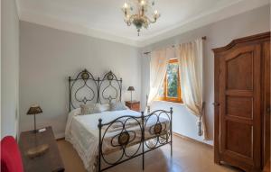 Katil atau katil-katil dalam bilik di Gorgeous Home In Ponzano Di Fermo