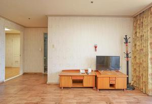 TV a/nebo společenská místnost v ubytování Koresco Chiak Mountain Condominium