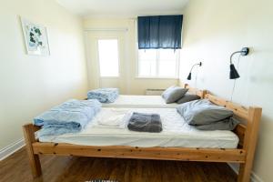 - une chambre avec 2 lits dans l'établissement Hostel Utö, à Utö