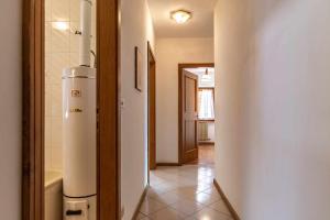 a hallway with a refrigerator in a house at La finestra sul Lago Tenna Ospitar in Tenna 