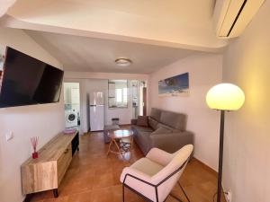 Televízia a/alebo spoločenská miestnosť v ubytovaní Gerona Center Apartment