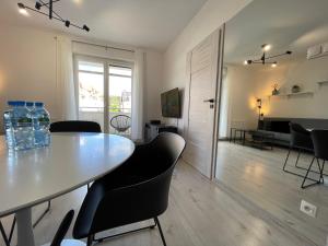 Televízia a/alebo spoločenská miestnosť v ubytovaní Modern Box Apartment + 16 fotografií