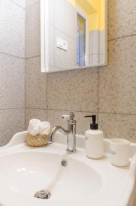Apartment In City Centre 1162 Budapest, 16 Akácfa utca kép - 2