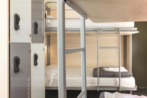 Ένα ή περισσότερα κρεβάτια σε δωμάτιο στο Urbany Hostel Barcelona +77 φωτογραφίες